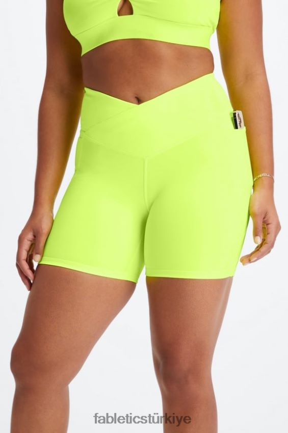 tr Fabletics kadınlar oasis pureluxe hw crossover 6\'\' kısa kadife çiçeği/yeni dalga çiçek 40R06B316