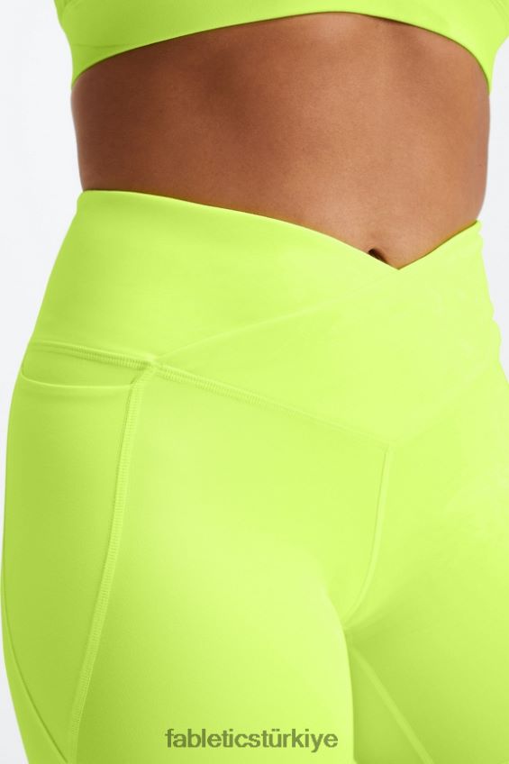 tr Fabletics kadınlar oasis pureluxe hw crossover 6\'\' kısa kadife çiçeği/yeni dalga çiçek 40R06B316
