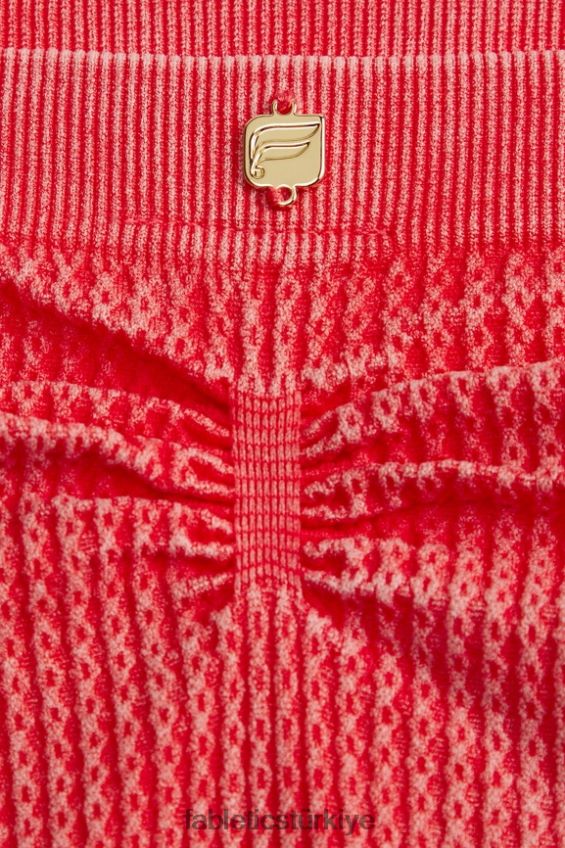 tr Fabletics kadınlar kablo örgü kısa yıkanmış çilek kırmızısı 40R06B2819