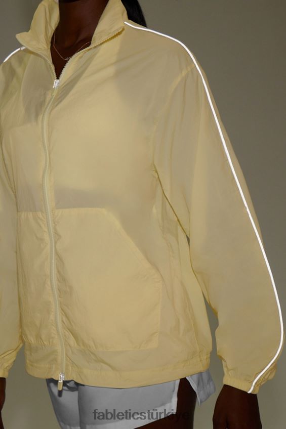 tr Fabletics kadınlar büyük boy flyweight rüzgarlık açık armut/parlak beyaz 40R06B2747