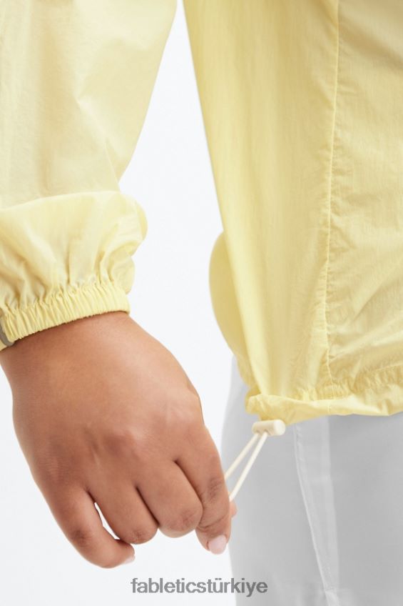 tr Fabletics kadınlar büyük boy flyweight rüzgarlık açık armut/parlak beyaz 40R06B2748