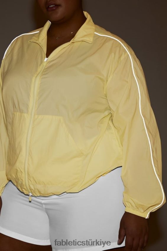 tr Fabletics kadınlar büyük boy flyweight rüzgarlık açık armut/parlak beyaz 40R06B2748