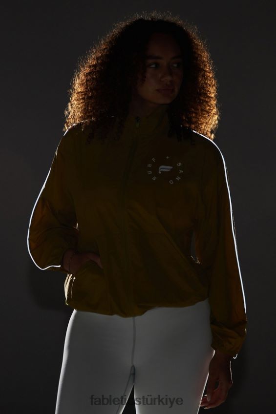tr Fabletics kadınlar büyük boy flyweight rüzgarlık zeytinlik/yansıtıcı gümüş/grafik 40R06B2735